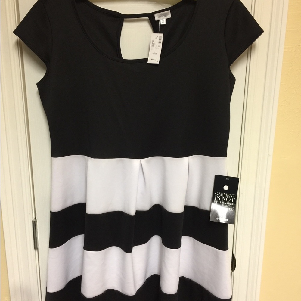 Avenue Black and White Dress Size 18-20